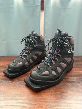 Whitewoods Thinsulate Women’s Hiking Snow Boots Vibram Sole women’s US 7–7.5